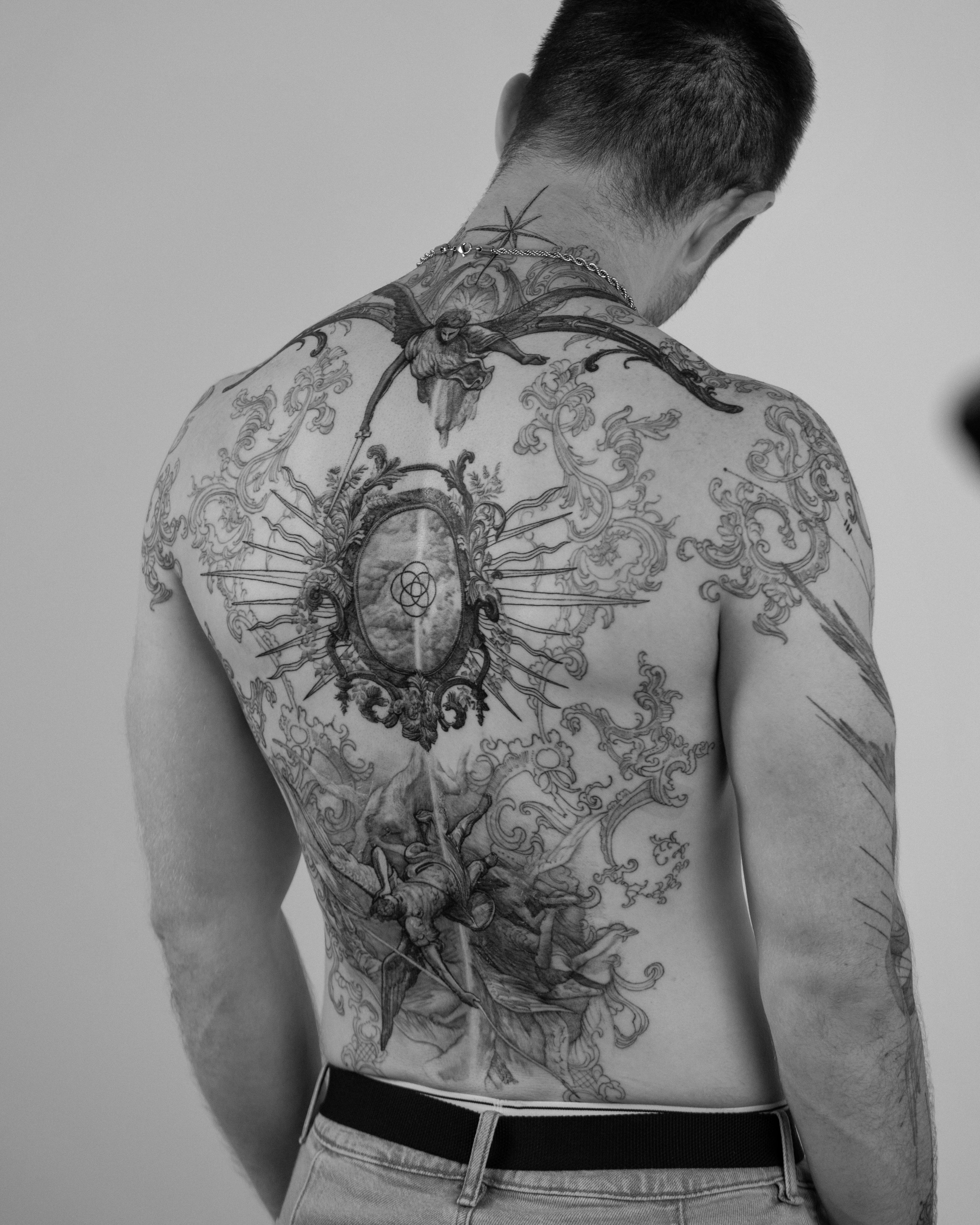 Pierre Midi tattooing in the studio